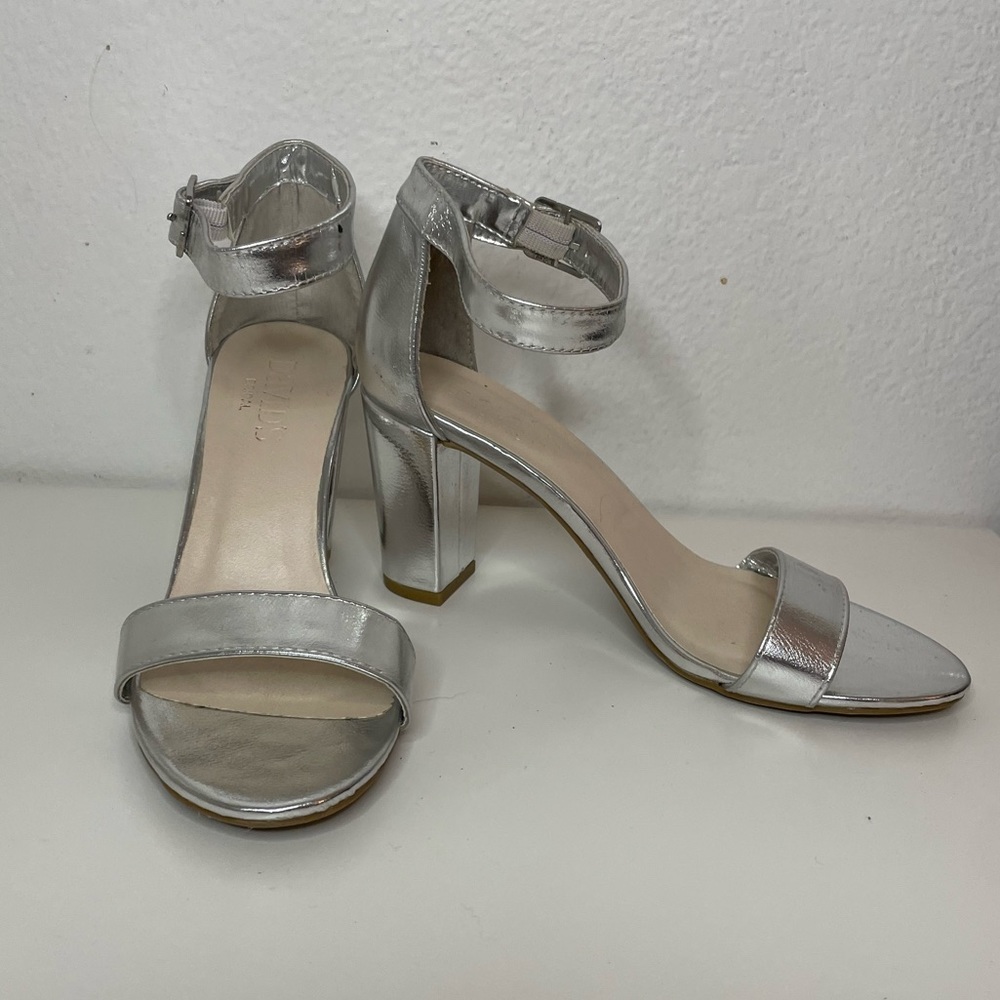 Davids Bridal Silver Metallic Heels